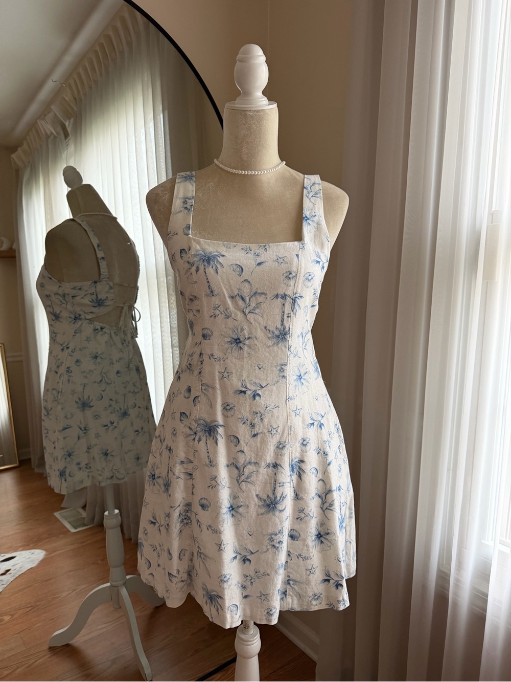 Hollister Square-Neck White and Blue Linen Dress with Tropical Print Size S